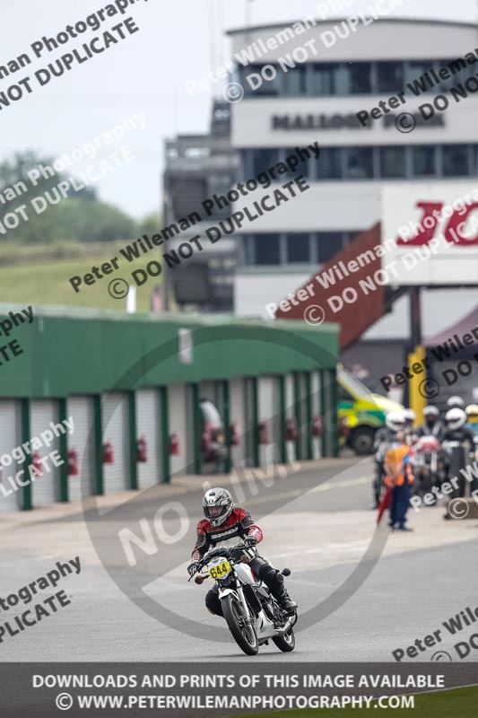 Vintage motorcycle club;eventdigitalimages;mallory park;mallory park trackday photographs;no limits trackdays;peter wileman photography;trackday digital images;trackday photos;vmcc festival 1000 bikes photographs